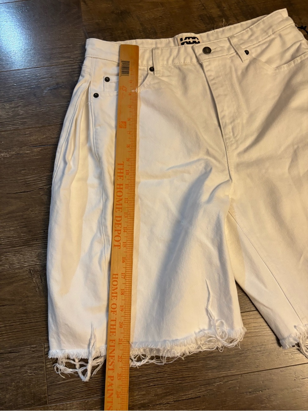 KBB by Kahlana Womens White Frayed Hem Denim Shorts Baggy Barrel Style Sz 8 NWT - Picture 6 of 10
